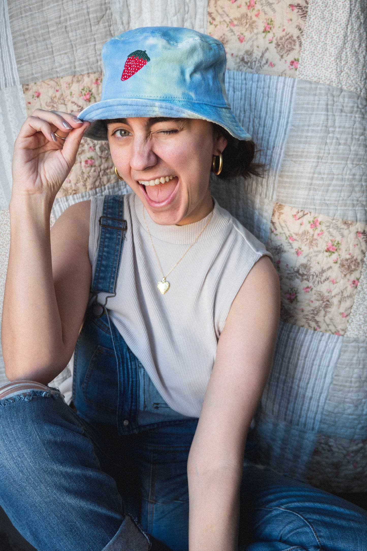 Sky tie-dye bucket hat (Strawberry & Flower)